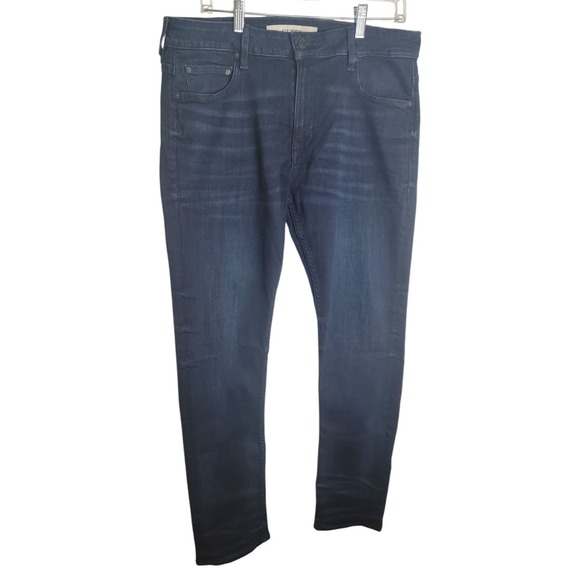 NWOT Women Guess Finnley Slim Tapered Jeans 34x32‎ - Picture 1 of 6